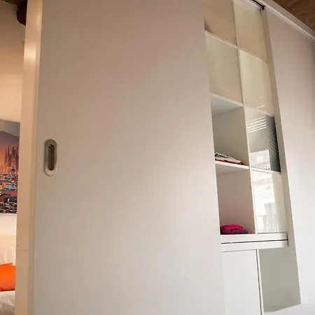 Happy People Sagrada Familia Gaudi Apartment Barcelona