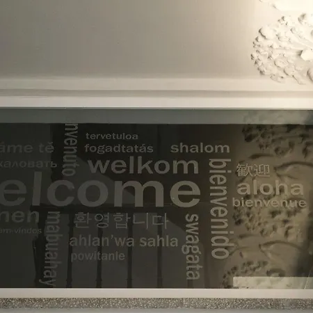 Happy People Sagrada Familia Gaudi Apartment Barcelona