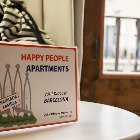 Happy People Sagrada Familia Gaudi *