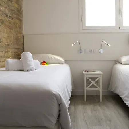 Happy People Sagrada Familia Gaudi Apartment Barcelona